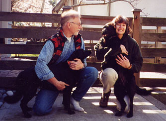 Elizabeth, Brian and Dogs.JPG (34143 bytes)