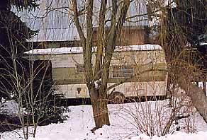 Breeding, trailer, R..JPG (27870 bytes)